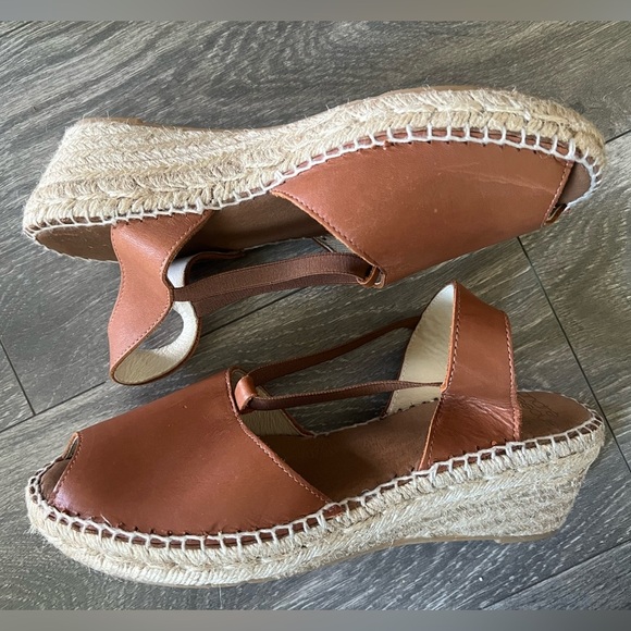 Andre Assous Dainty Peep Toe Espadrille Wedge Sandals in Cuero Tan Size 9 NWOB! - Picture 5 of 9